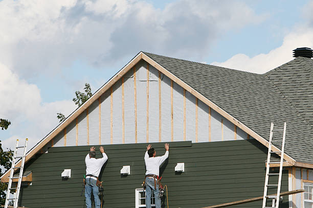 Professional Siding Replacement technician working in Riverton, IL